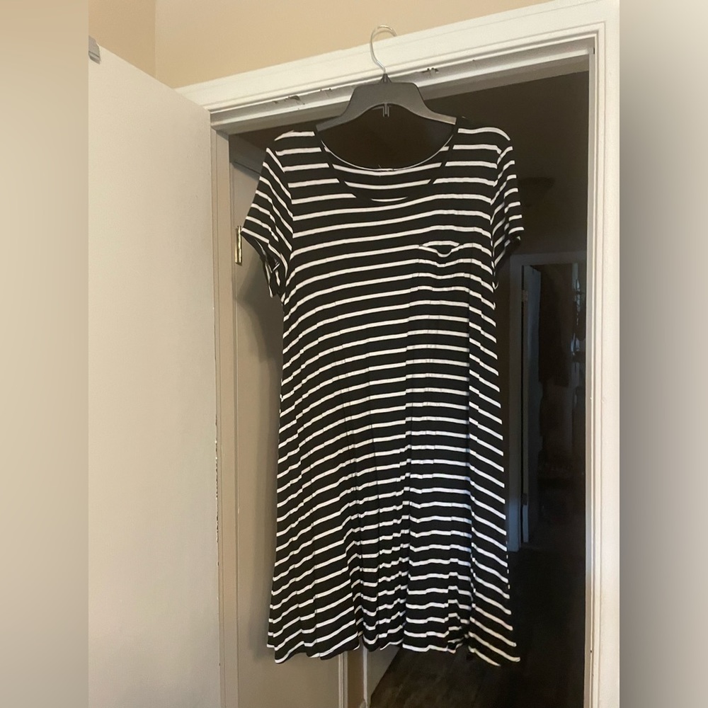 Stripped casual dress with front pocket